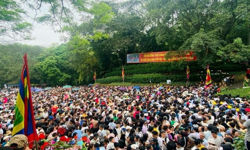 Tỉnh Phú Thọ dự kiến đón khoảng 500.000 lượt khách về Đền Hùng trong ngày giỗ Tổ Hùng Vương. Ảnh minh họa: VnExpress