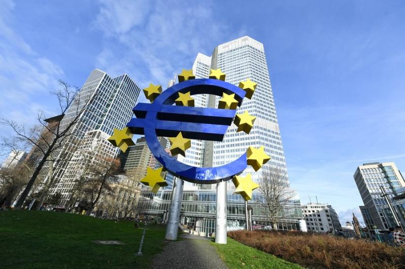 Các nước EU chìm trong nợ nần