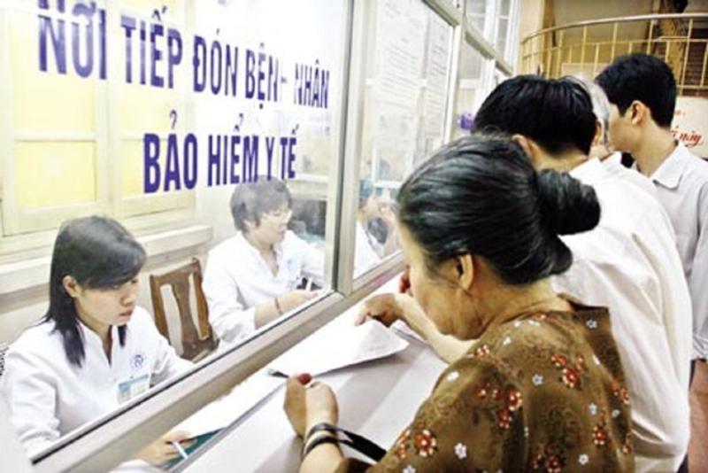 Theo quy định mới, một số trường hợp đặc biệt khi đi khám chữa bệnh trái tuyến vẫn được hưởng tối đa mức chi trả BHYT (tức 100% mức hưởng ghi trên thẻ). Ảnh minh họa