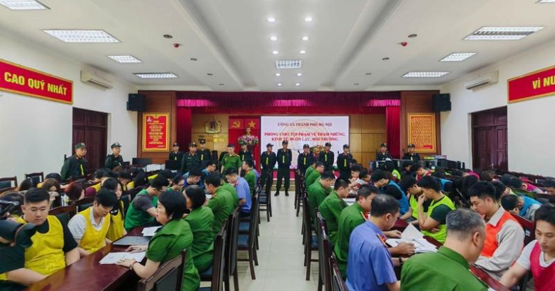 Các đối tượng tại cơ quan công an.