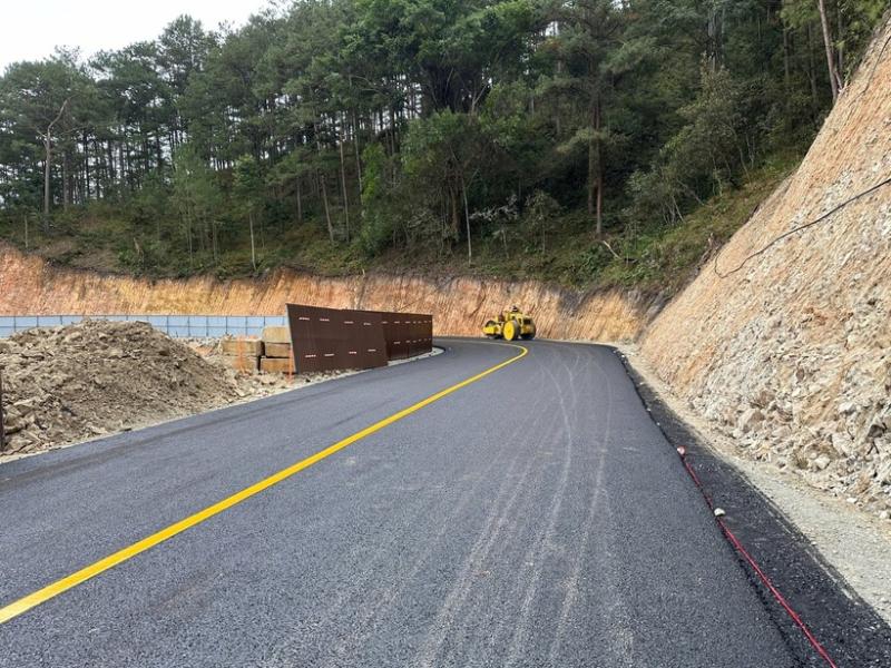 Đoạn đường bị sạt lở trước đó trên đèo Mimosa được gia cố. Ảnh: Dân Việt.