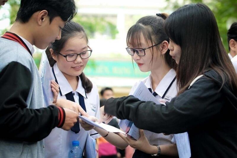 Tuyển sinh ĐH nhiều năm gần đây cho thấy, không ít thí sinh chọn ngành học vì "nghe có tương lai", "được nhiều người chọn" hoặc vì điểm chuẩn các năm trước cao nên cho rằng đó là ngành tốt. Ảnh minh họa