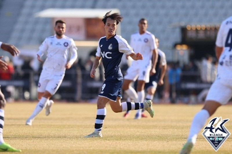 Văn Toàn dự bị trận Seoul E-Land đấu FC Anyang