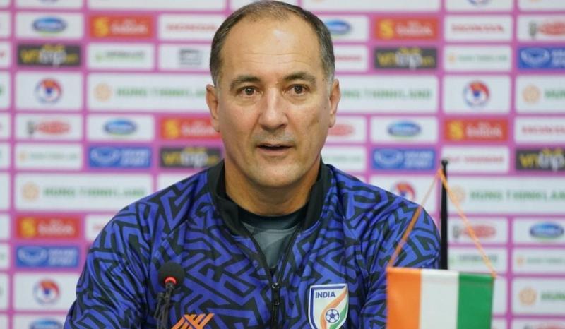 hlv igor stimac noi gi khi an do bi singapore cam hoa