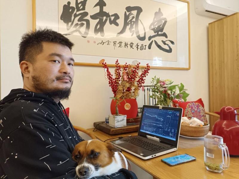 Clawde Yin trong căn nhà tại Thượng Hải. Ảnh: Clawde Yin
