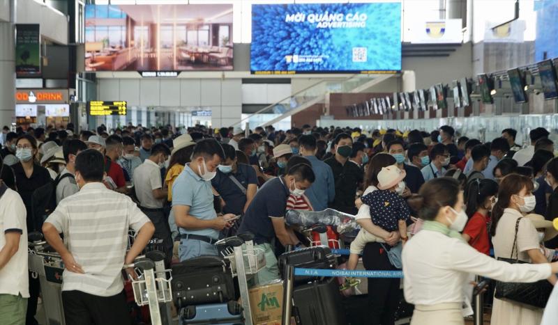 Sân bay Nội Bài "căn" 12 khung giờ cao điểm đón 73.000 lượt hành khách