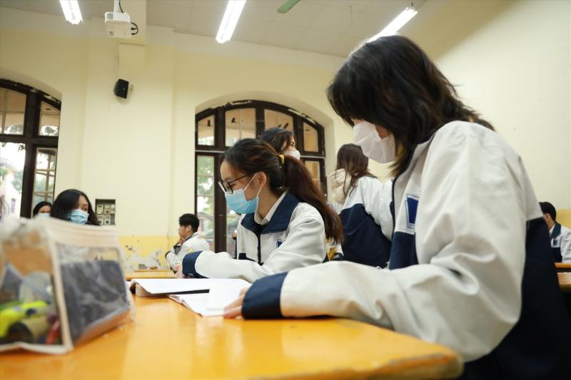 Nhiều học sinh lớp 12 cuống cuồng với lịch học dày đặc, tham gia liền 3 kỳ thi khác nhau. Ảnh minh hoạ: Hải Nguyễn