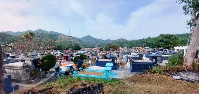 Nghĩa trang phía bắc TP. Nha Trang (Khánh Hòa) có khu vực bọn tội phạm đã lập xưởng sản xuất trái phép ma túy tổng hợp. Ảnh: Tuổi Trẻ.