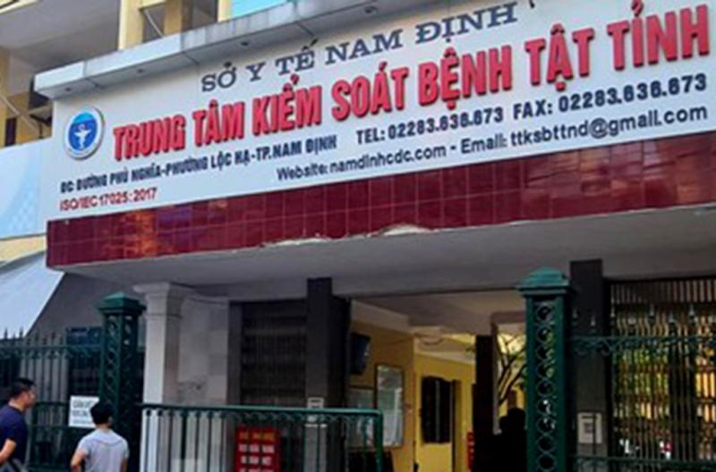 Giám đốc CDC Nam Định cùng 4 cán bộ dưới quyền bị khởi tố để điều tra về hành vi Vi phạm các quy định về đấu thầu gây hậu quả nghiêm trọng liên quan đến vụ mua kit test của công ty Việt Á. Ảnh: CTV