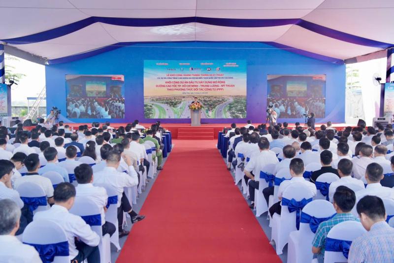 Lễ khởi công dự án đầu tư xây dựng mở rộng đường cao tốc TP Hồ Chí Minh – Trung Lương – Mỹ Thuận tại tỉnh Đồng Tháp vào ngày 19.12.2025. Ảnh: Xuân