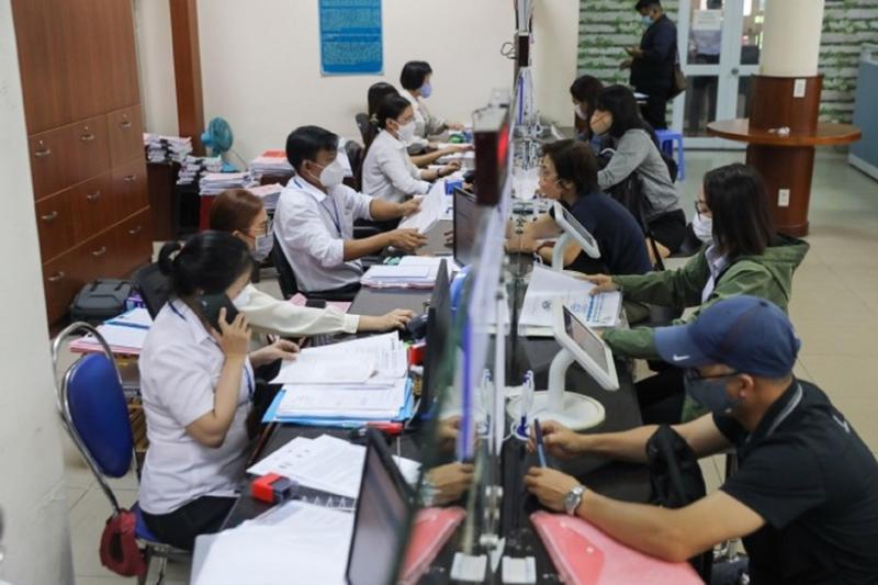 UBND TP.HCM đề xuất, cán bộ, công chức thôi việc khi tinh gọn bộ máy có thể nhận tối đa 2,7 tỷ đồng. Ảnh: VnExpress