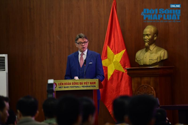 tan hlv truong dt viet nam muon vuot qua nhat ban dat tham vong world cup 2026 01
