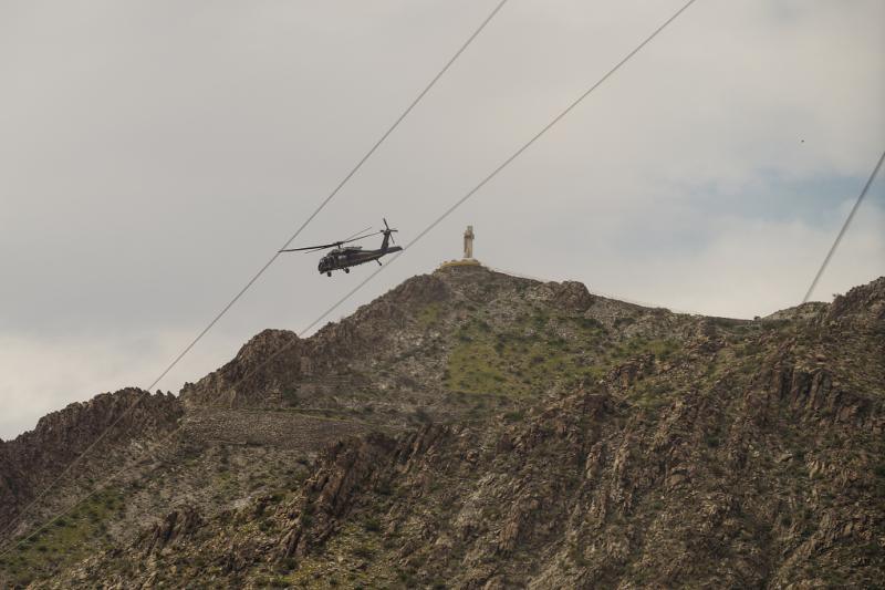 Một chiếc trực thăng Black Hawk tuần tra biên giới tại thành phố Sunland Park, bang New Mexico, Mỹ, ngày 1/9/2021. Ảnh: AFP.
