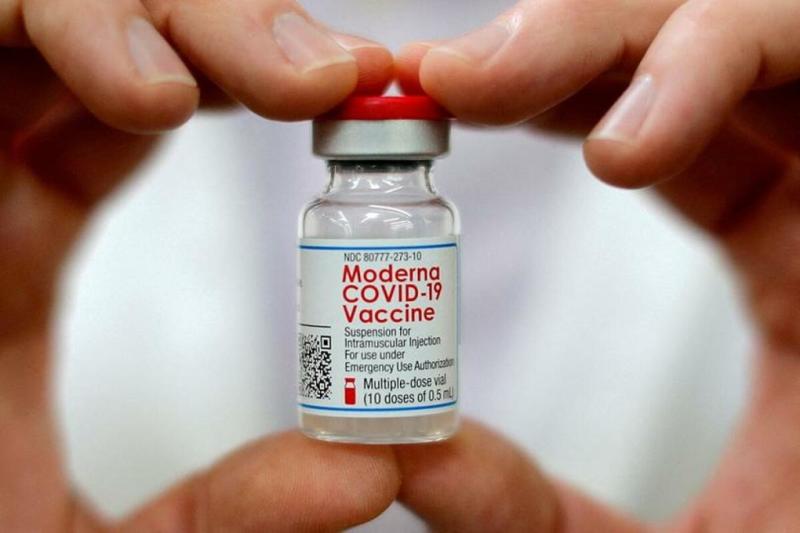 Vaccine Moderna được sử dụng tại Connecticut, Mỹ, ngày 17/2. Ảnh: Reuters