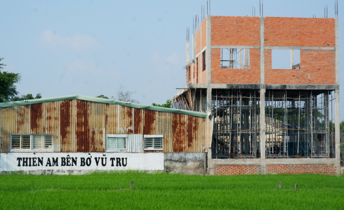 Tịnh thất Bồng Lai đã được đổi thànhThiền am bên bờ vũ trụ - nơi sinh sống của nhóm người đang bị điều tra về hàng loạt hành vi. Ảnh: Hoàng Nam