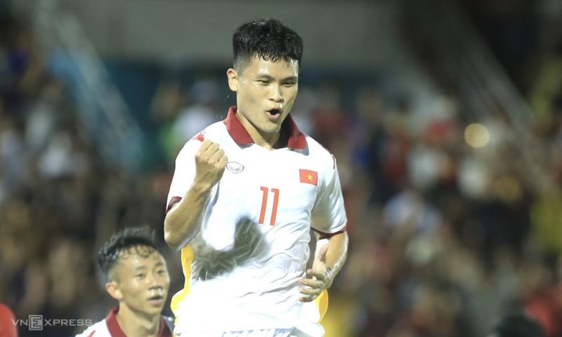 Tiền đạo Phạm Tuấn Hải mừng bàn mở tỷ số trong trận giao hữu thắng Afghanistan 2-0 trên sân Thống Nhất, TP HCM hôm 1/6. Đó cũng là trận duy nhất của Việt Nam trong gần ba tháng qua. Ảnh: Đức Đồng