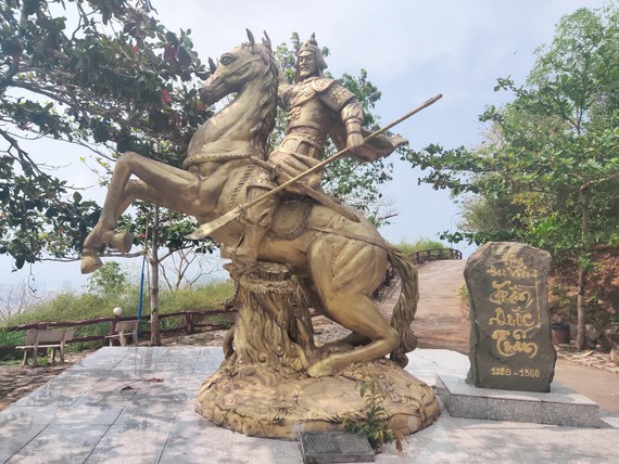 Thẩm định tượng Đức thánh Trần Hưng Đạo tại Khu du lịch Hồ Mây Thẩm định tượng Đức thánh Trần Hưng Đạo tại Khu du lịch Hồ Mây