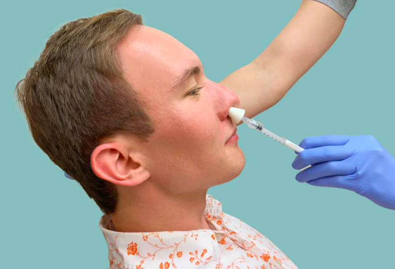 Thử nghiệm vaccine Covid-19 dạng xịt tại CyanVac. Ảnh: NY Times