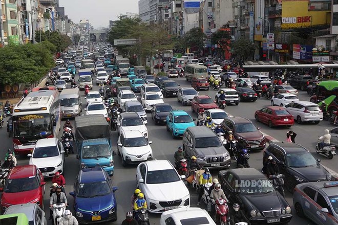 Cảnh ùn tắc tại Ngã Tư Sở (Hà Nội). Ảnh: Tô Thế