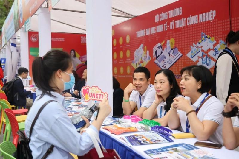 Xu hướng chung trong tuyển sinh đại học 2026 là việc dịch chuyển mạnh mẽ theo hướng siết chặt hoặc loại bỏ xét tuyển học bạ. Ảnh minh họa