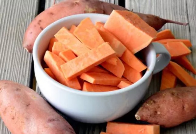 6 dieu nhat dinh phai tranh khi an khoai lang keo ruoc benh vao nguoi