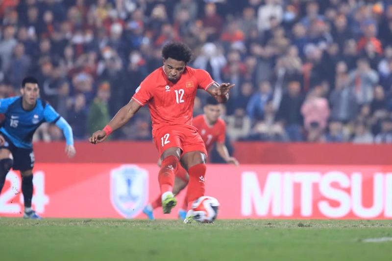 Xuân Son vẫn là đầu tàu của đội tuyển Việt Nam. Ảnh: Minh Dân