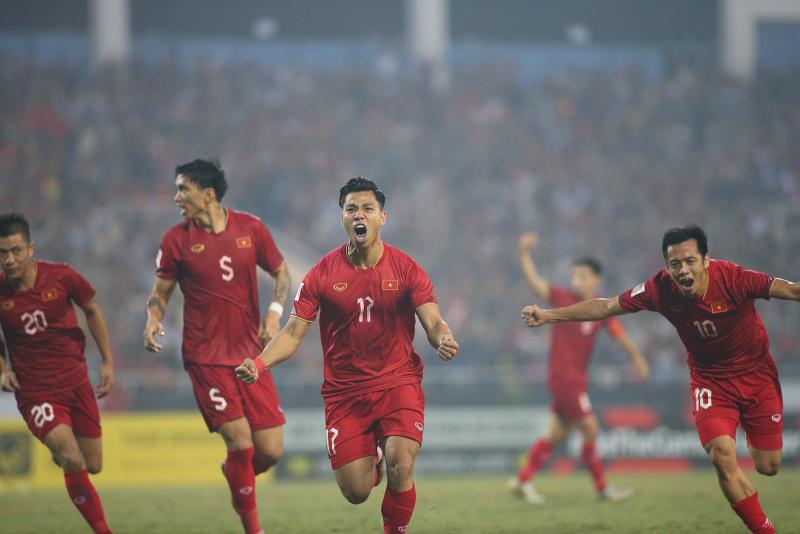khong thi dau doi tuyen viet nam van tang 1 bac tren bang xep hang fifa