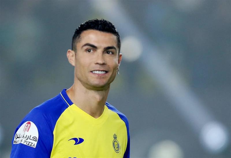ronaldo vuot mat messi lap them mot ky luc guiness 1