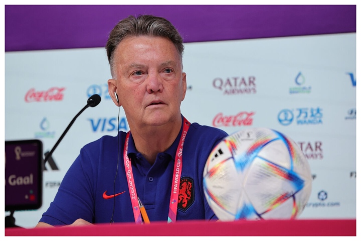 Bị Di Maria chê là HLV tồi nhất, Van Gaal đáp trả hài hước - 2