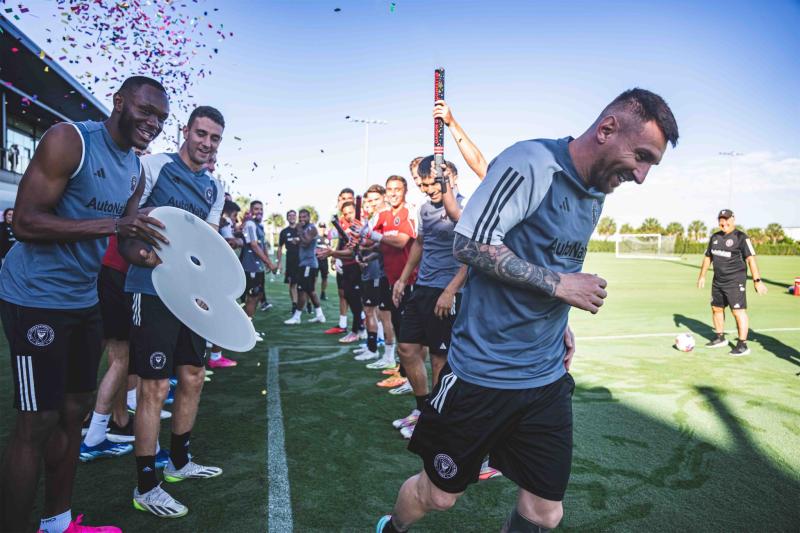 Bóng đá - Messi bay về Mỹ cùng Quả bóng vàng bằng chuyên cơ riêng, Inter Miami rộn ràng chào đón (Hình 5).