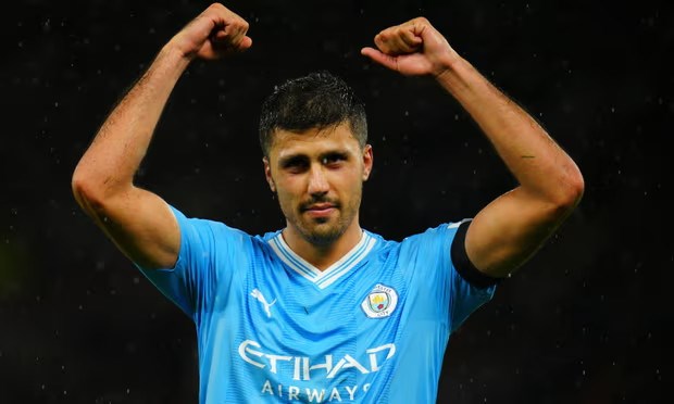 Rodri cho rằng giải thưởng Quả bóng Vàng và FIFA The Best có sự ưu tiên tiền bạc và danh tiếng. Ảnh: The Guardian