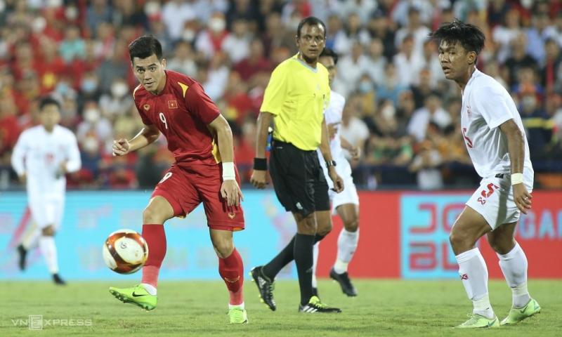 Tiến Linh trong trận gặp Myanmar trên sân Việt Trì, Phú Thọ tối 13/5. Ảnh: Lâm Thoả