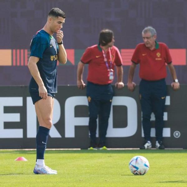 Manchester United chấm dứt hợp đồng với Cristiano Ronaldo - Ảnh 2. Manchester United chấm dứt hợp đồng với Cristiano Ronaldo - Ảnh 2.