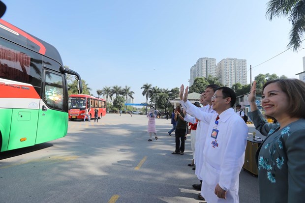 Nhung chuyen xe yeu thuong cho nguoi benh ung thu ve que dip Tet hinh anh 3