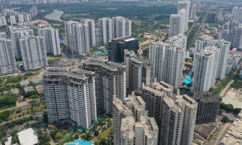 Nhiều dự án căn hộ mọc lên dày đặc sẽ gây áp lực giao thông cho khu Nam TP HCM. Ảnh: Quỳnh Trần