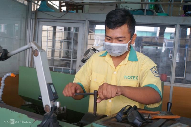 Học viên hệ trung cấp 9+3 trường Cao đẳng Kinh tế - Kỹ thuật TP HCM trong giờ học tháng 2. Ảnh: Mạnh Tùng