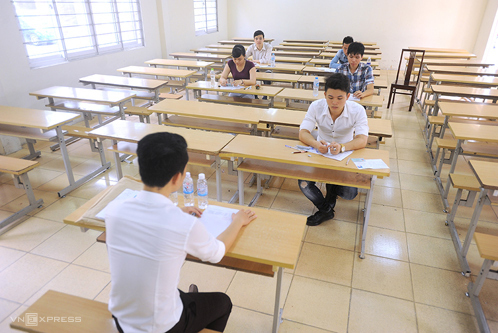 Một phòng chỉ có 5 thí sinh dự thi môn Sử trong kỳ thi THPT quốc gia năm 2015. Ảnh: Giang Huy