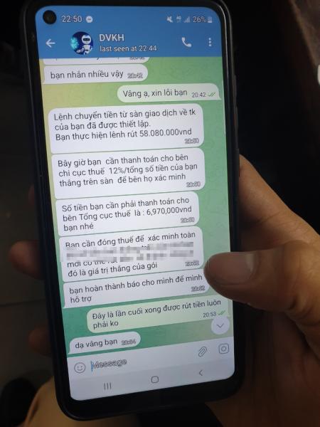 Tin nhắn cho thấy chị H bị lừa mất số tiền rất lớn. Ảnh: Phạm Đông