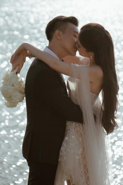 Lê Âu Ngân Anh và chồng sắp cưới. Ảnh: NSCC.