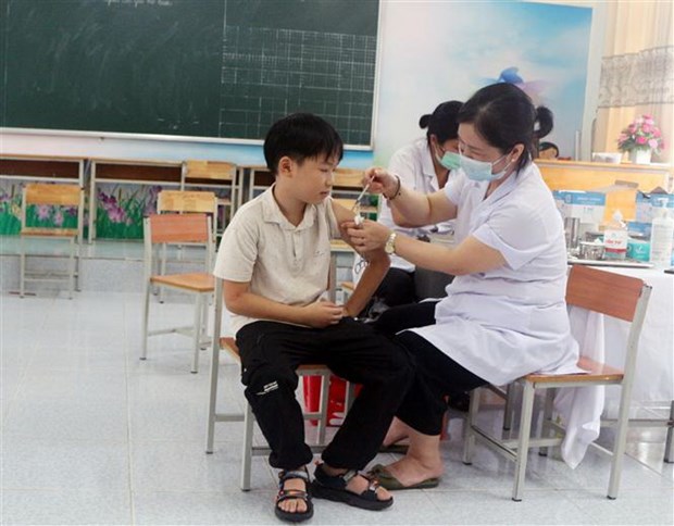 Vì sao nhiều phụ huynh ngần ngại cho con tiêm vaccine ngừa COVID-19? hình ảnh 2 Vi sao nhieu phu huynh ngan ngai cho con tiem vaccine ngua COVID-19? hinh anh 2