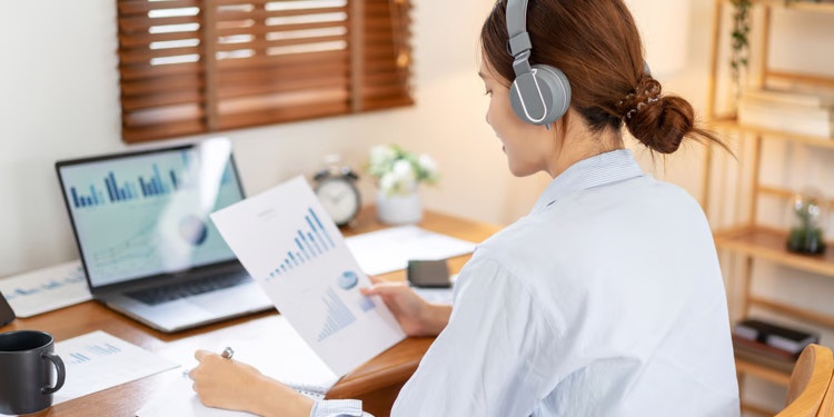 Sức khoẻ - Làm đẹp - Chuyên gia nói về việc vừa làm việc vừa nghe nhạc có lợi hay có hại (Hình 2).