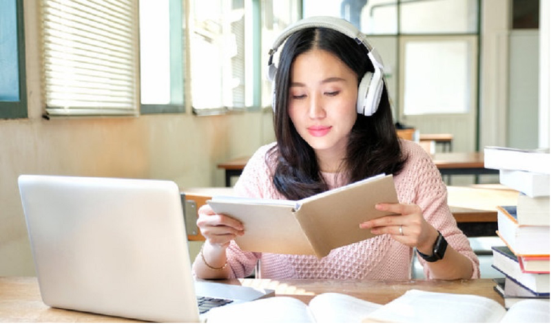 Sức khoẻ - Làm đẹp - Chuyên gia nói về việc vừa làm việc vừa nghe nhạc có lợi hay có hại (Hình 3).