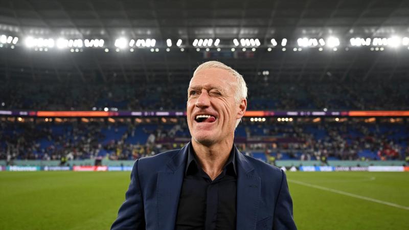 Deschamps sẽ bung bài gì trong trận knock-out đầu tiên? Ảnh: AFP