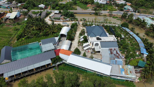 Biệt thự, nhà hàng nguy nga trên rạch, cán bộ địa phương nhắc cấp dưới kiểm tra nhưng... quên mất - Ảnh 3.