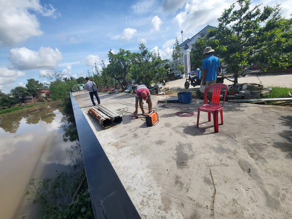Biệt thự, nhà hàng nguy nga trên rạch, cán bộ địa phương nhắc cấp dưới kiểm tra nhưng... quên mất - Ảnh 2.