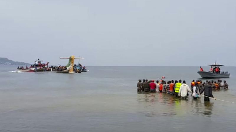 vu may bay cho khach tanzania lao xuong ho 19 nguoi tu vong