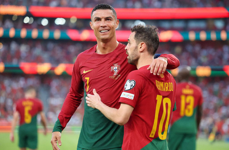 cristiano ronaldo tiep tuc lap ky luc vo tien khoang hau 2