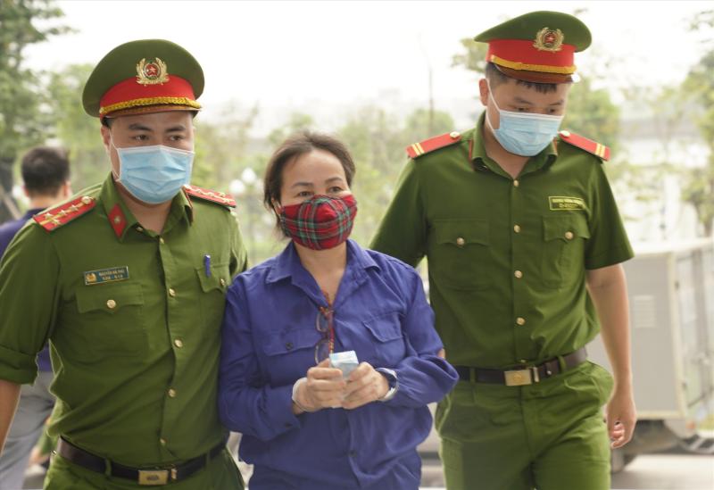 Cấp dưới cũ của ông Tuấn - bà Hoàng Thị Ngọc Hưởng - cựu Phó Giám đốc thực hiện theo chỉ đạo, yêu cầu các công ty trúng thầu chi 2-5% cho bệnh viện. Ảnh: Việt Dũng