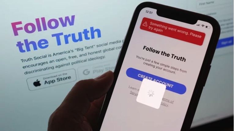 Theo ông Trump, mạng xã hội Social Media của ông đang hoạt động rất tốt. Ảnh: AFP