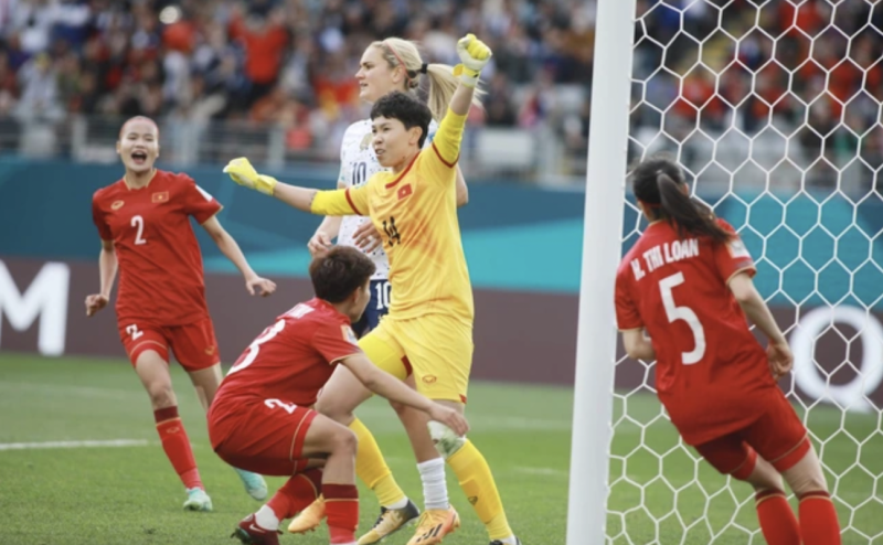 Kim Thanh nhận điều lời khen từ FIFA và truyền thông quốc tế. Ảnh: Đức Đồng